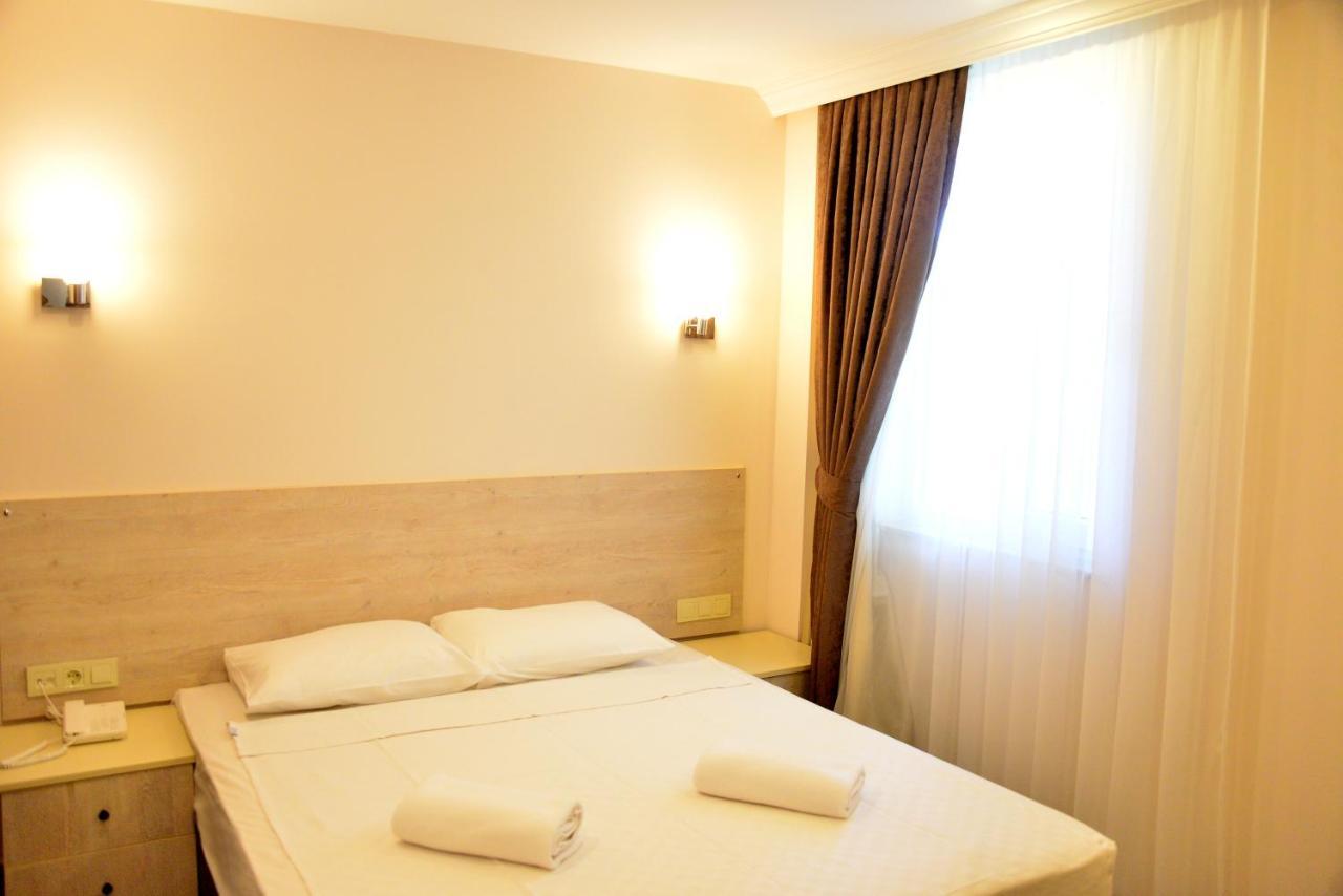 Dream Town Hotel&restaurant Готель Кемер