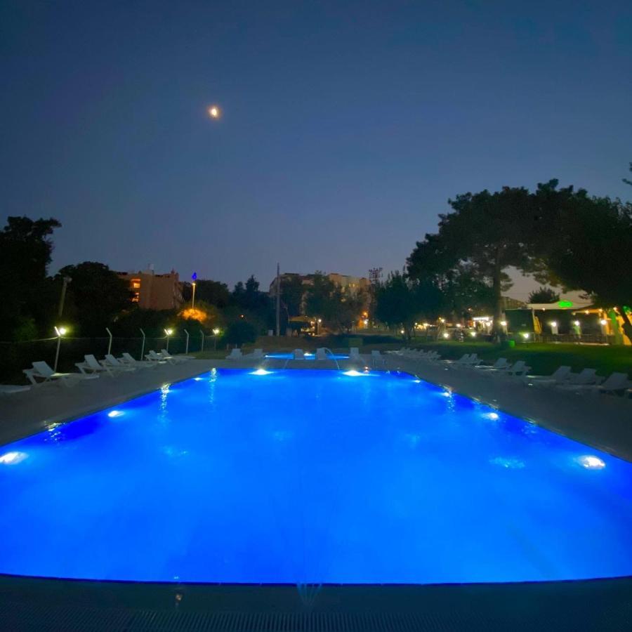 Dream Town Hotel&restaurant Готель