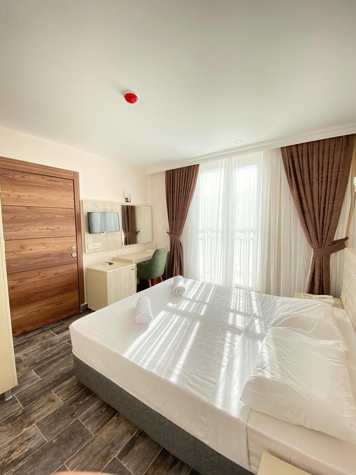 Dream Town Hotel&restaurant Готель