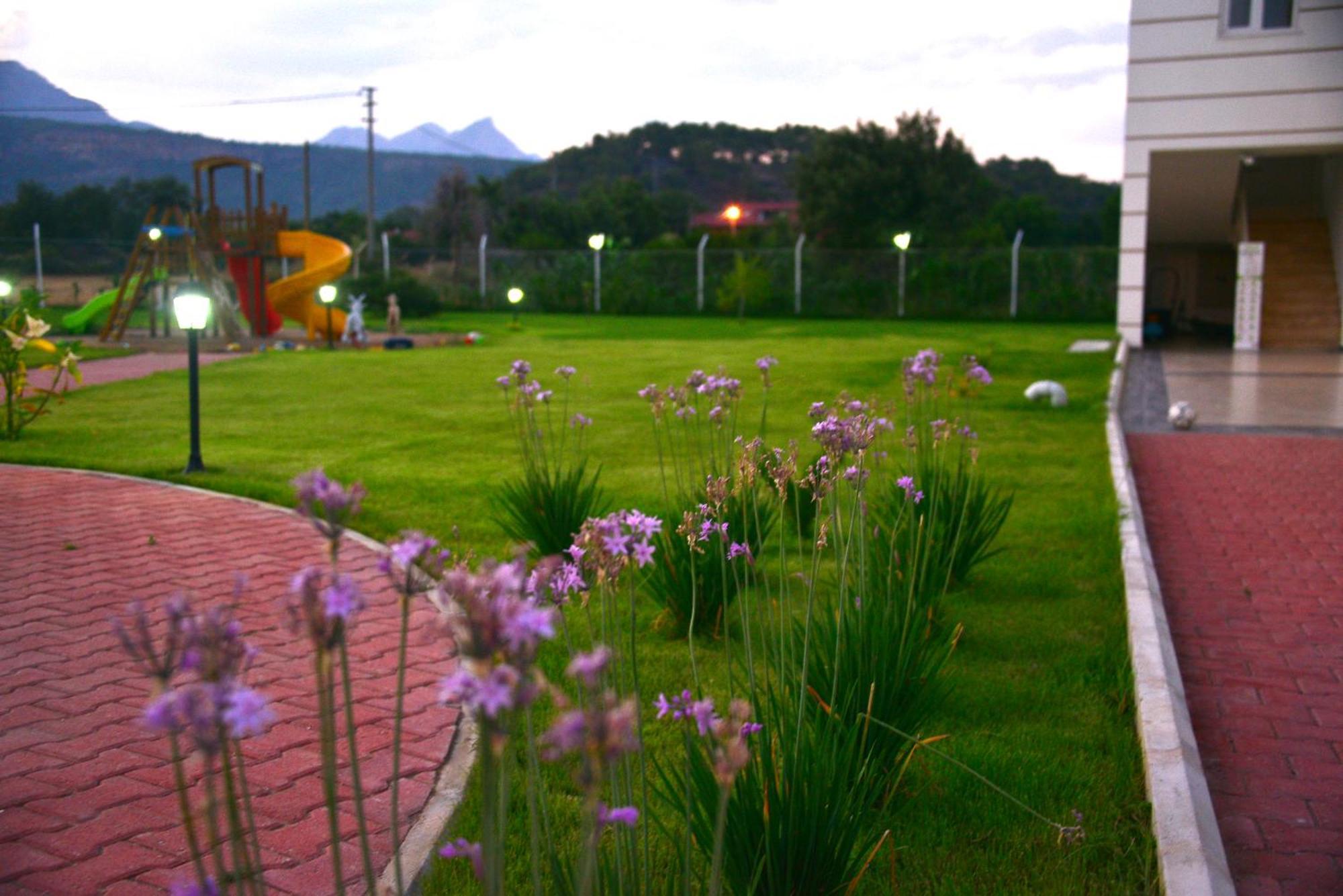 Готель Dream Town Hotel&restaurant 3*